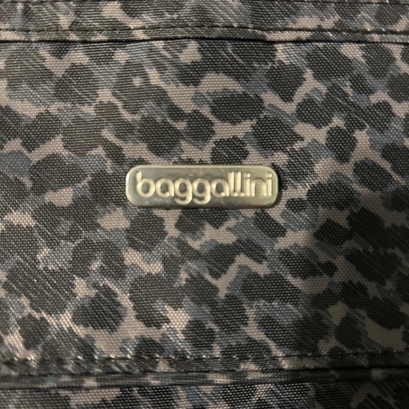 Baggallini Black Cheetah Print Flap Crossbody Bag - Picture 3 of 7